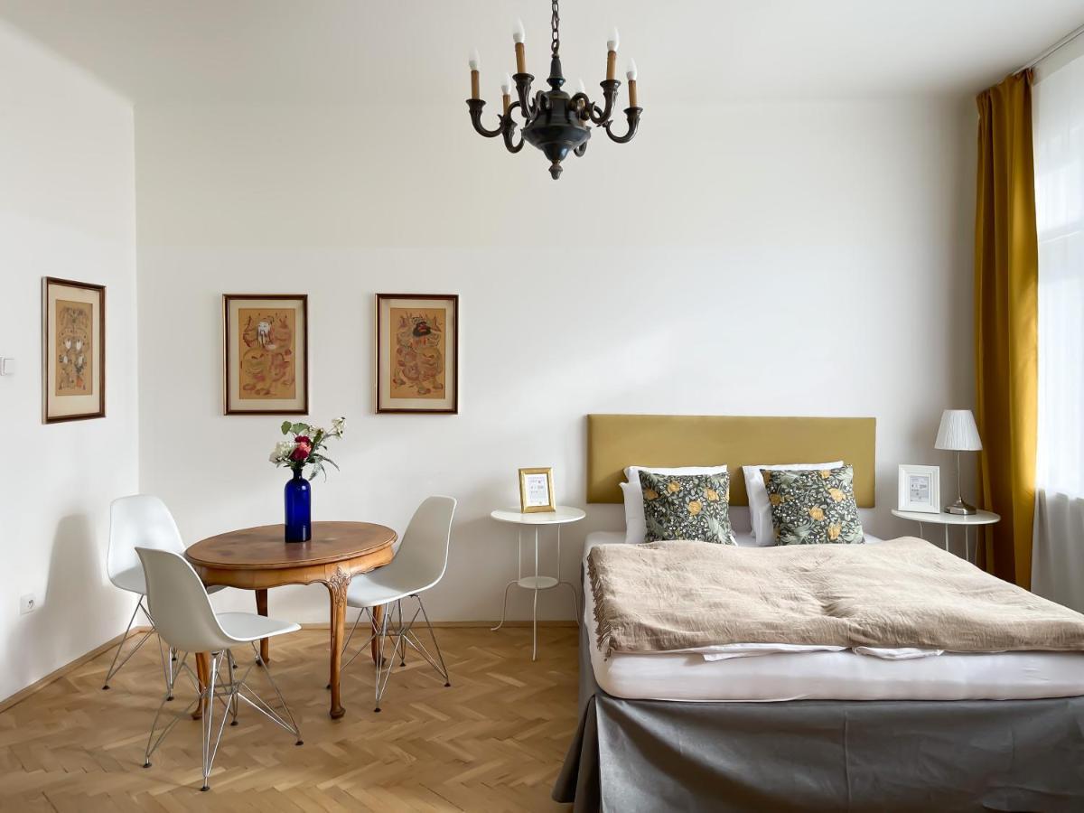 Turnkey I Vintage Terrace Apartment Praga Exterior foto