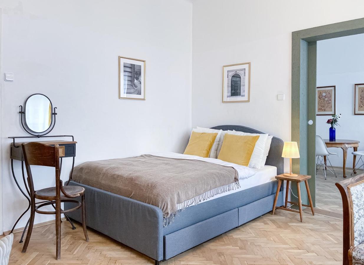 Turnkey I Vintage Terrace Apartment Praga Exterior foto