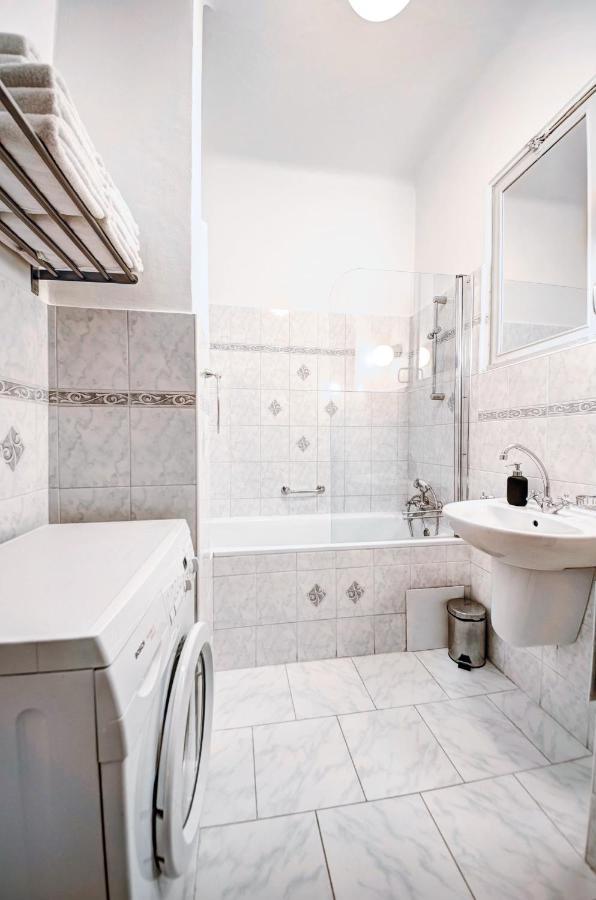 Turnkey I Vintage Terrace Apartment Praga Exterior foto